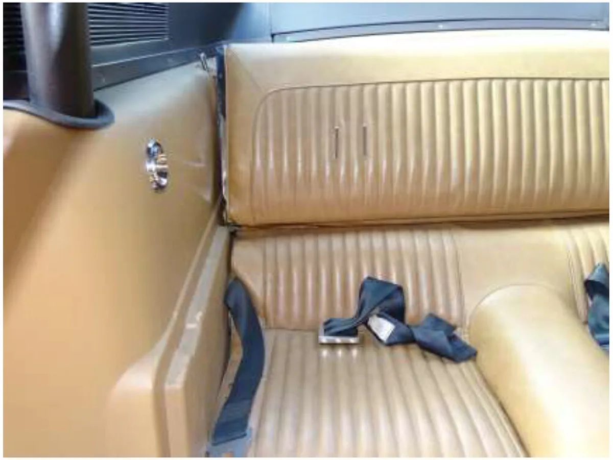 Shelby-Gt350-1968-Dark-Metallic-Green-Saddle-11