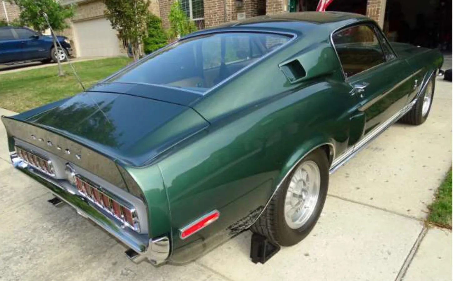 Shelby-Gt350-1968-Dark-Metallic-Green-Saddle-2