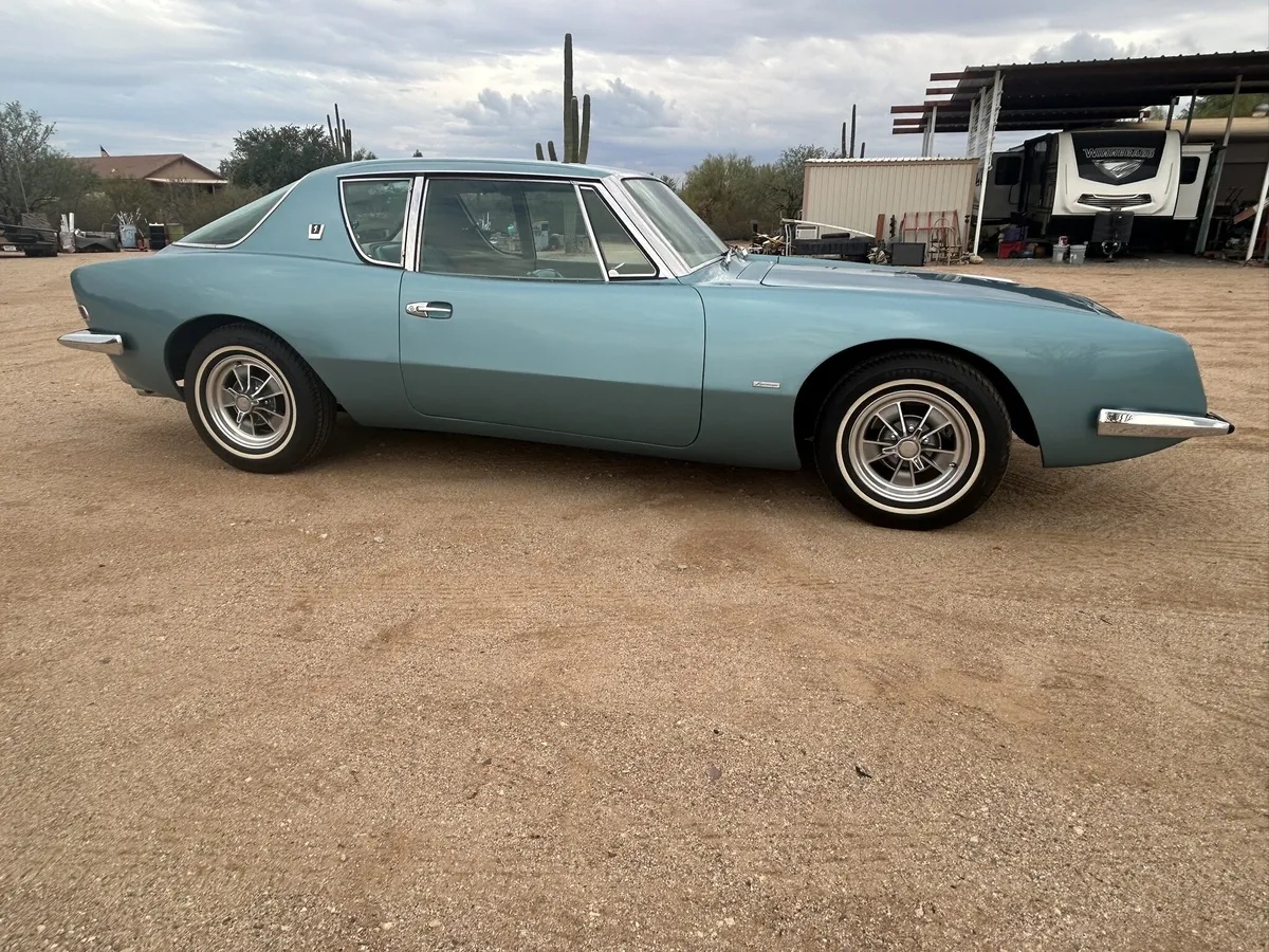 Studebaker-Avanti-1963-1