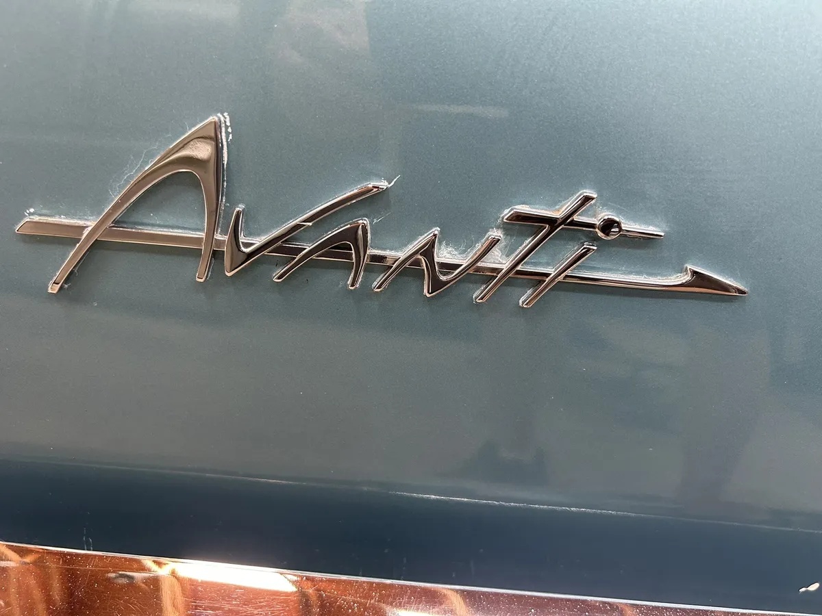 Studebaker-Avanti-1963-10