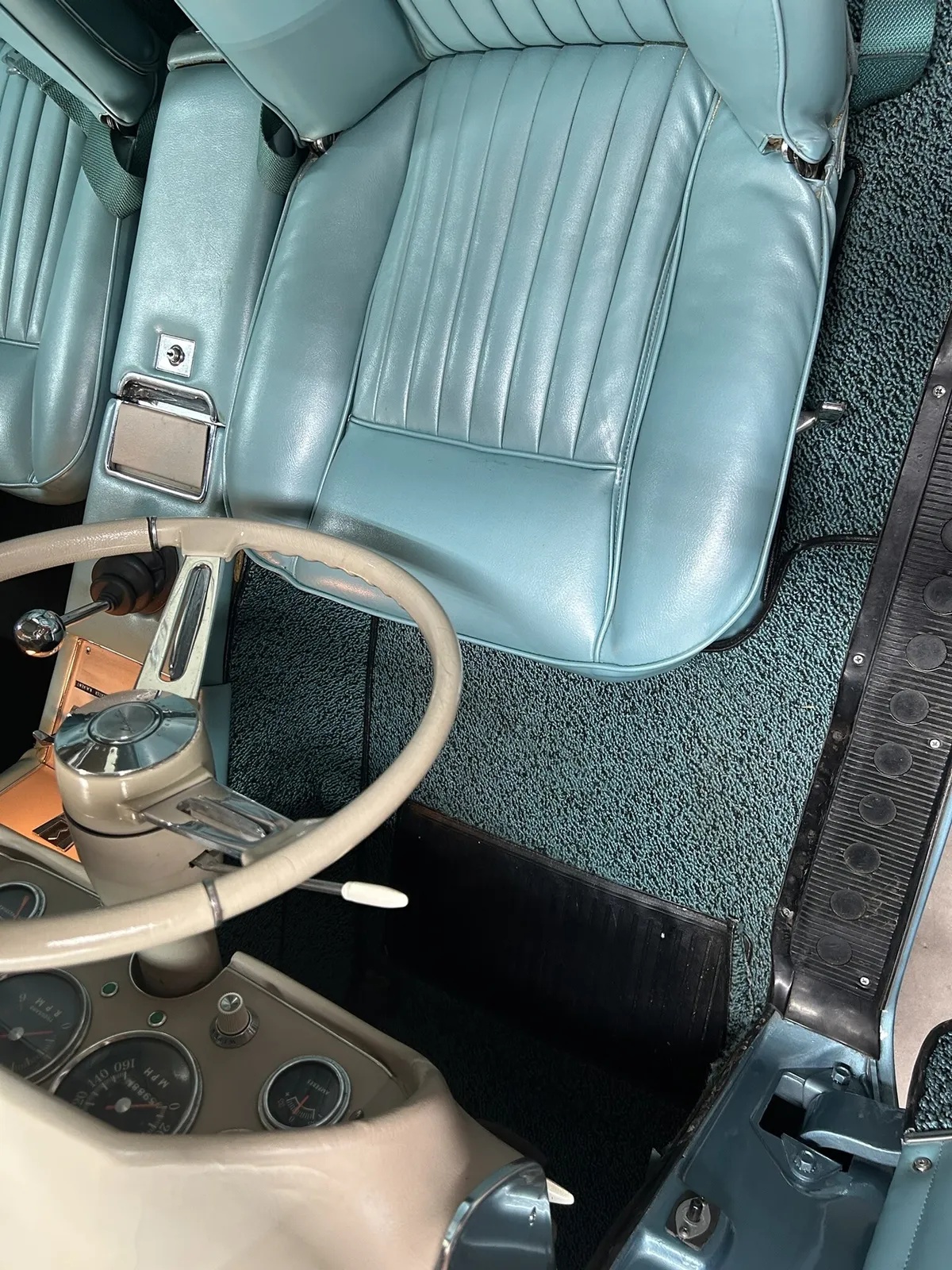 Studebaker-Avanti-1963-12