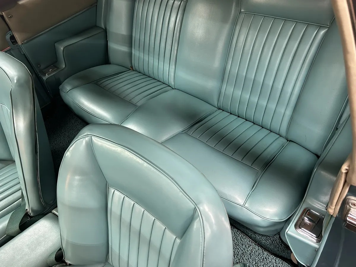 Studebaker-Avanti-1963-13