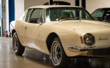 Studebaker-Avanti-1963-2-Door-Coupe-11