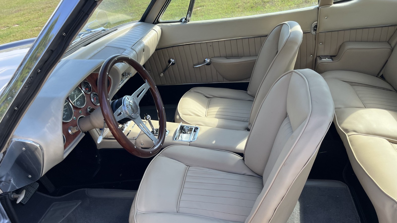 Studebaker-Avanti-1963-Coupe-10