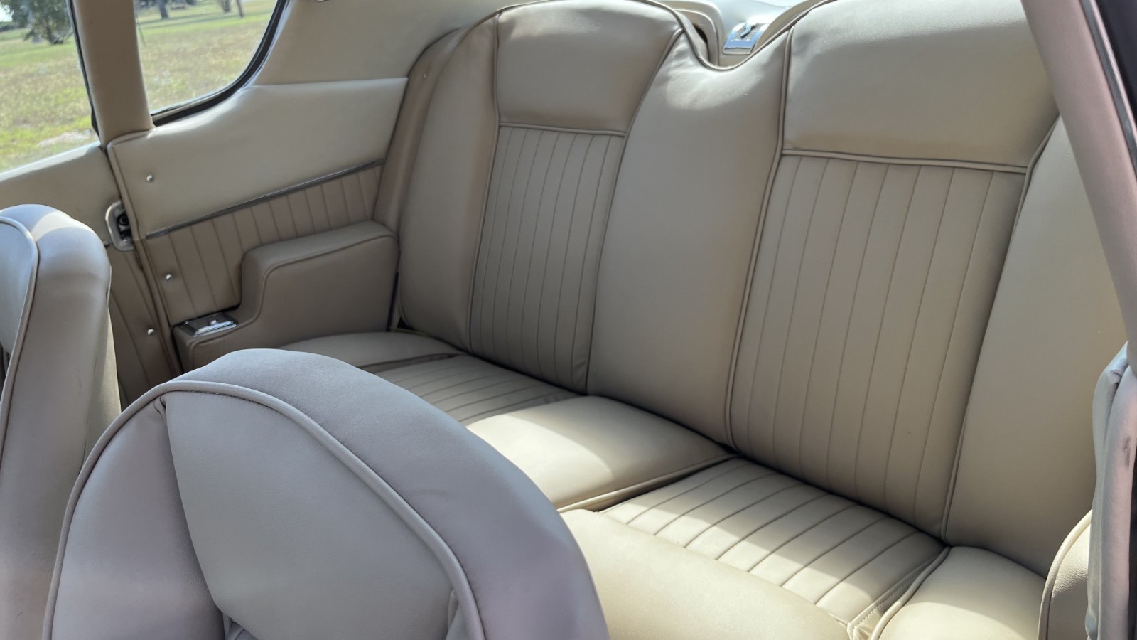 Studebaker-Avanti-1963-Coupe-11
