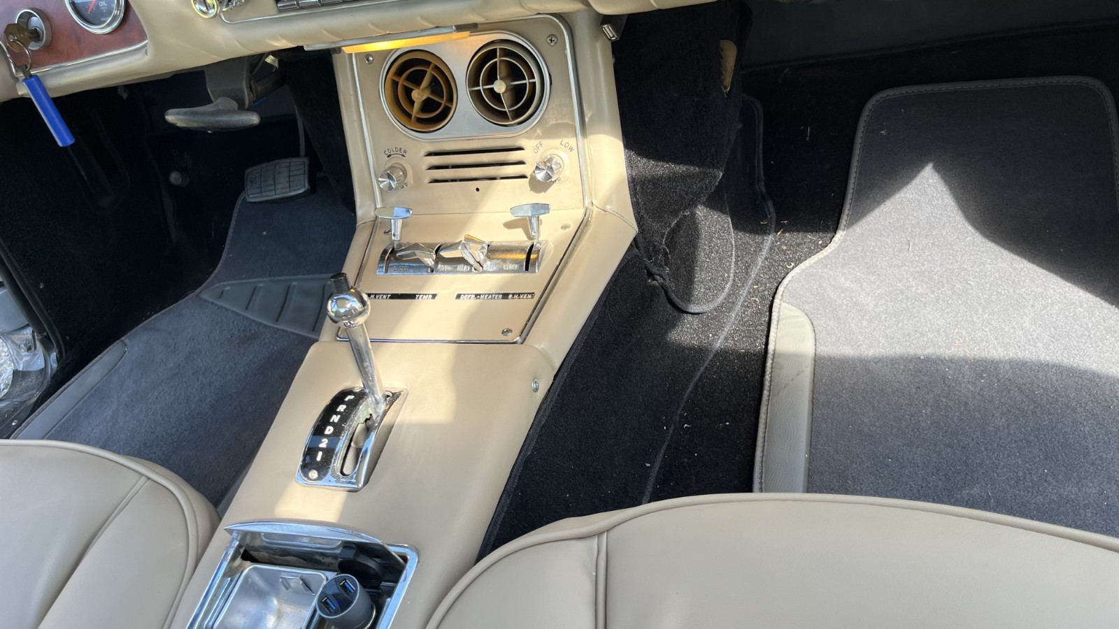 Studebaker-Avanti-1963-Coupe-14