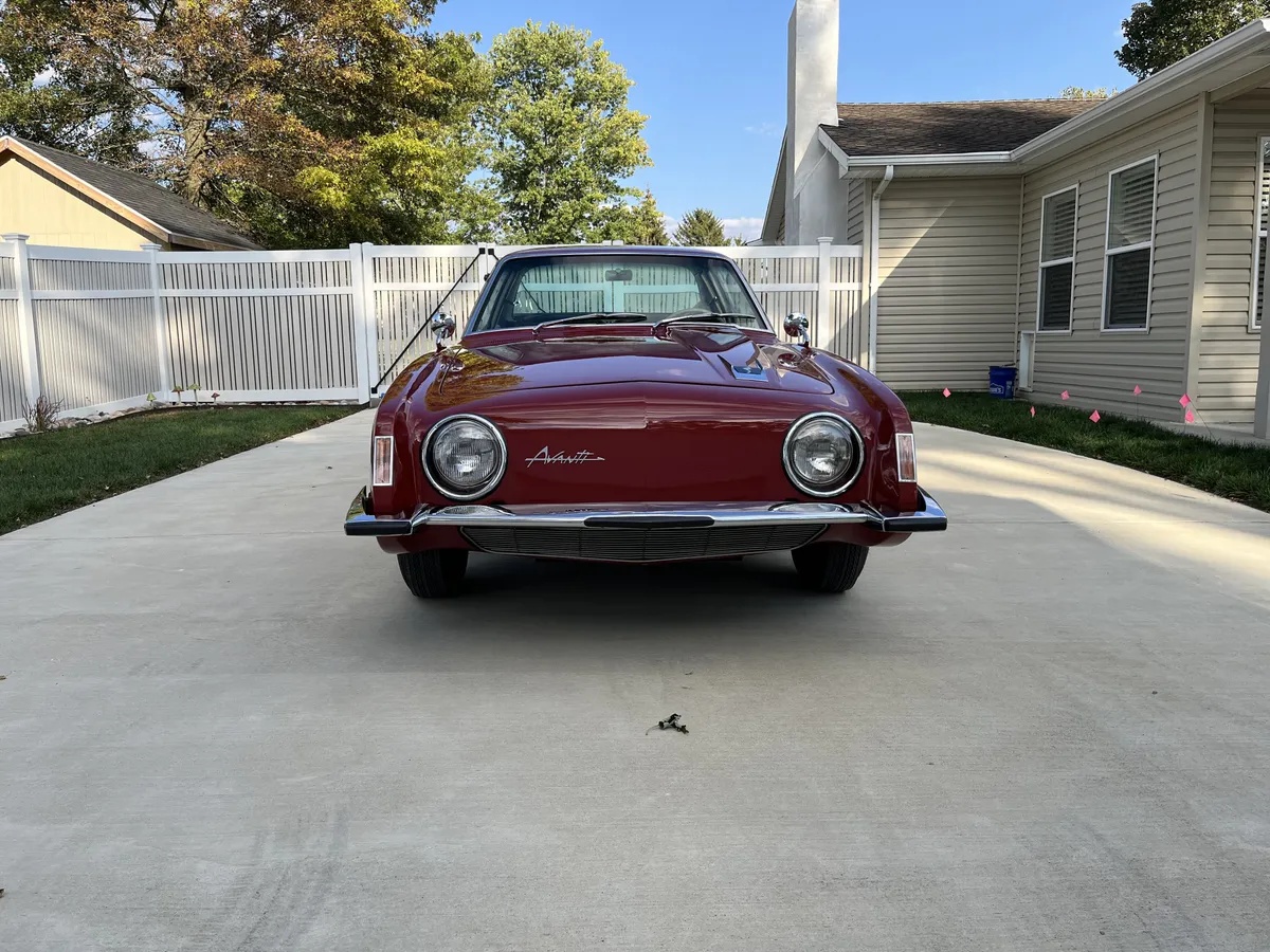 Studebaker-Avanti-1963-Red-Fawn-1