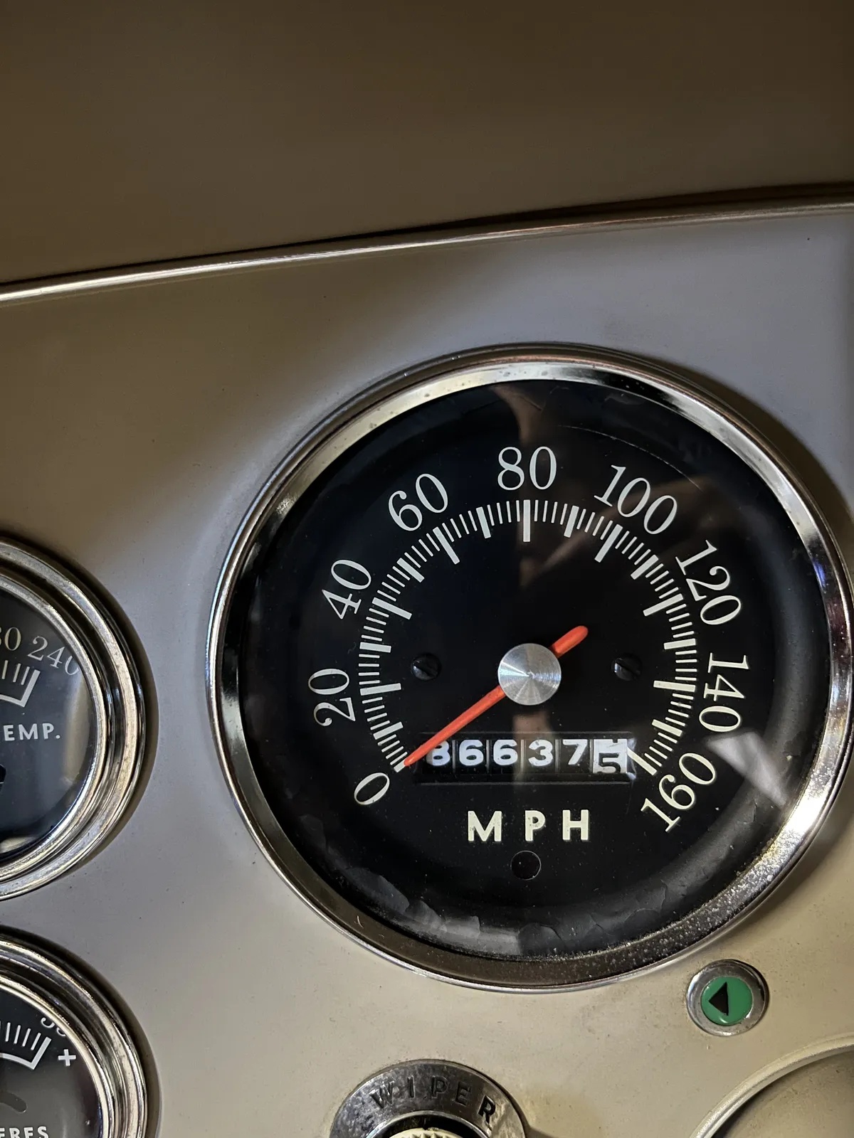 Studebaker-Avanti-1963-Red-Fawn-14