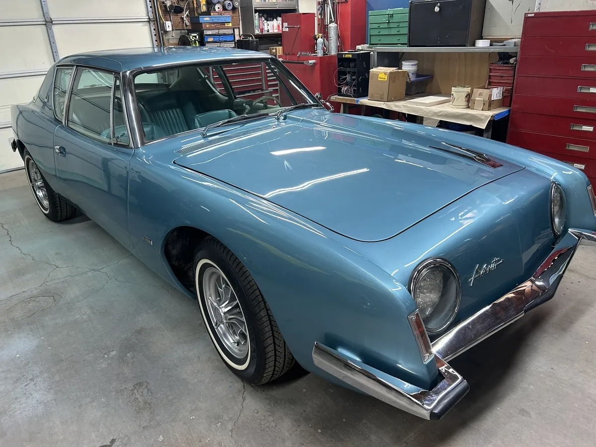 Studebaker-Avanti-1963