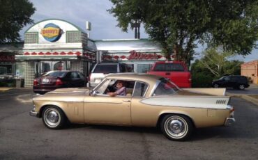 Studebaker-golden-hawk-1957