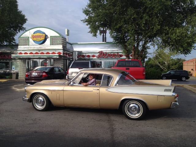 Studebaker-golden-hawk-1957