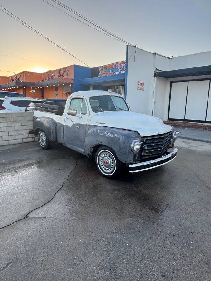 Studebaker-pick-up-truck-1949