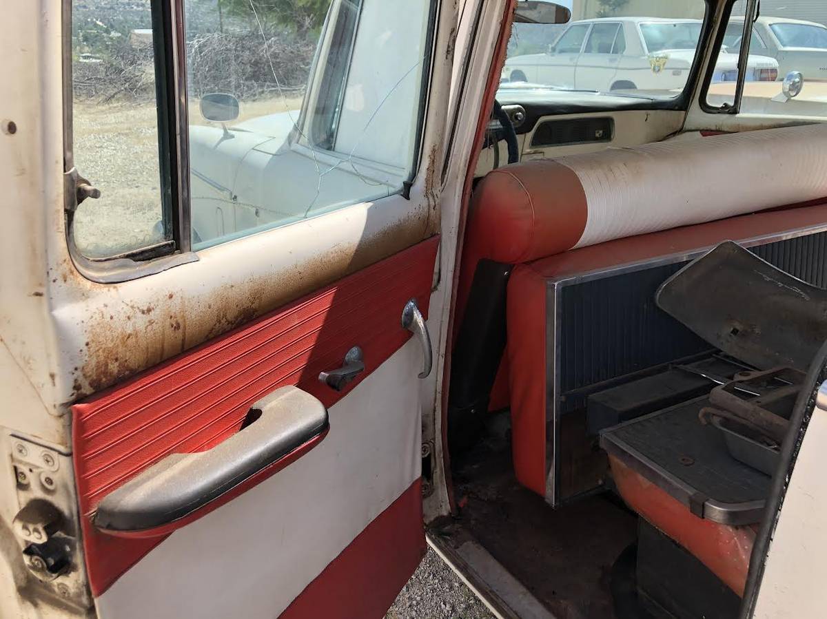 Studebaker-provincial-wagon-1957-white-34