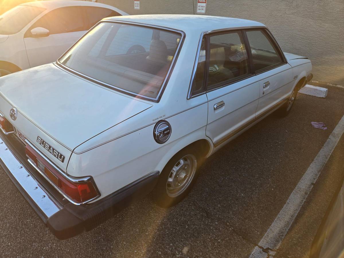 Subaru-1600-1980-white-13