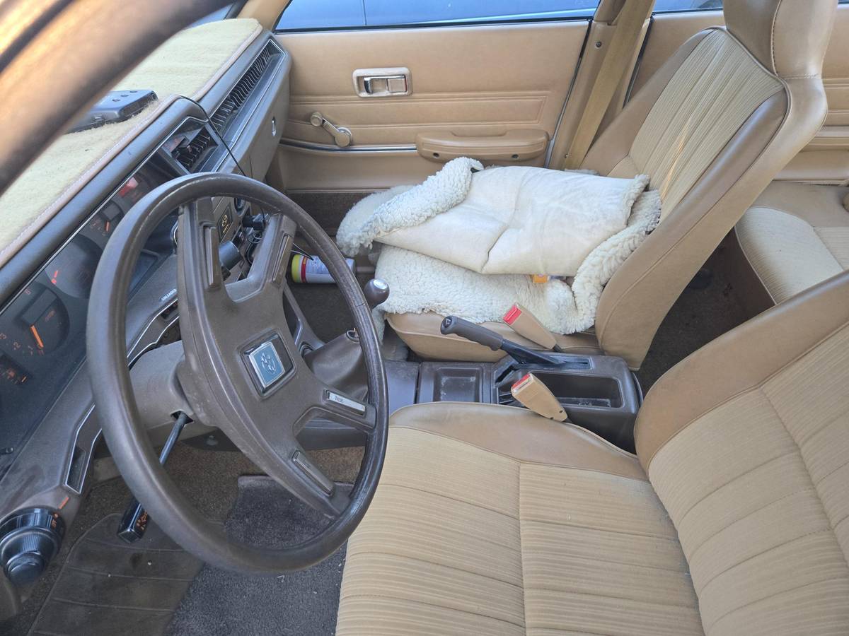 Subaru-1600-1980-white-8