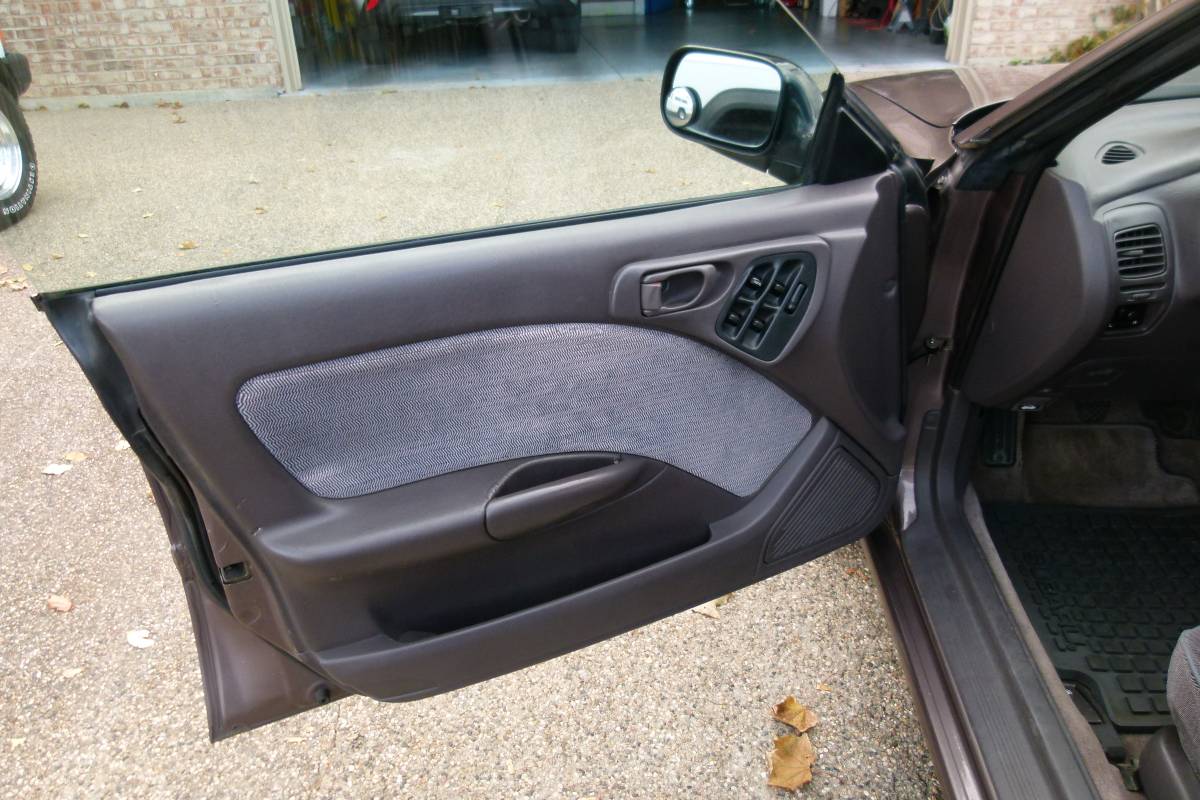 Subaru-1995-brown-4