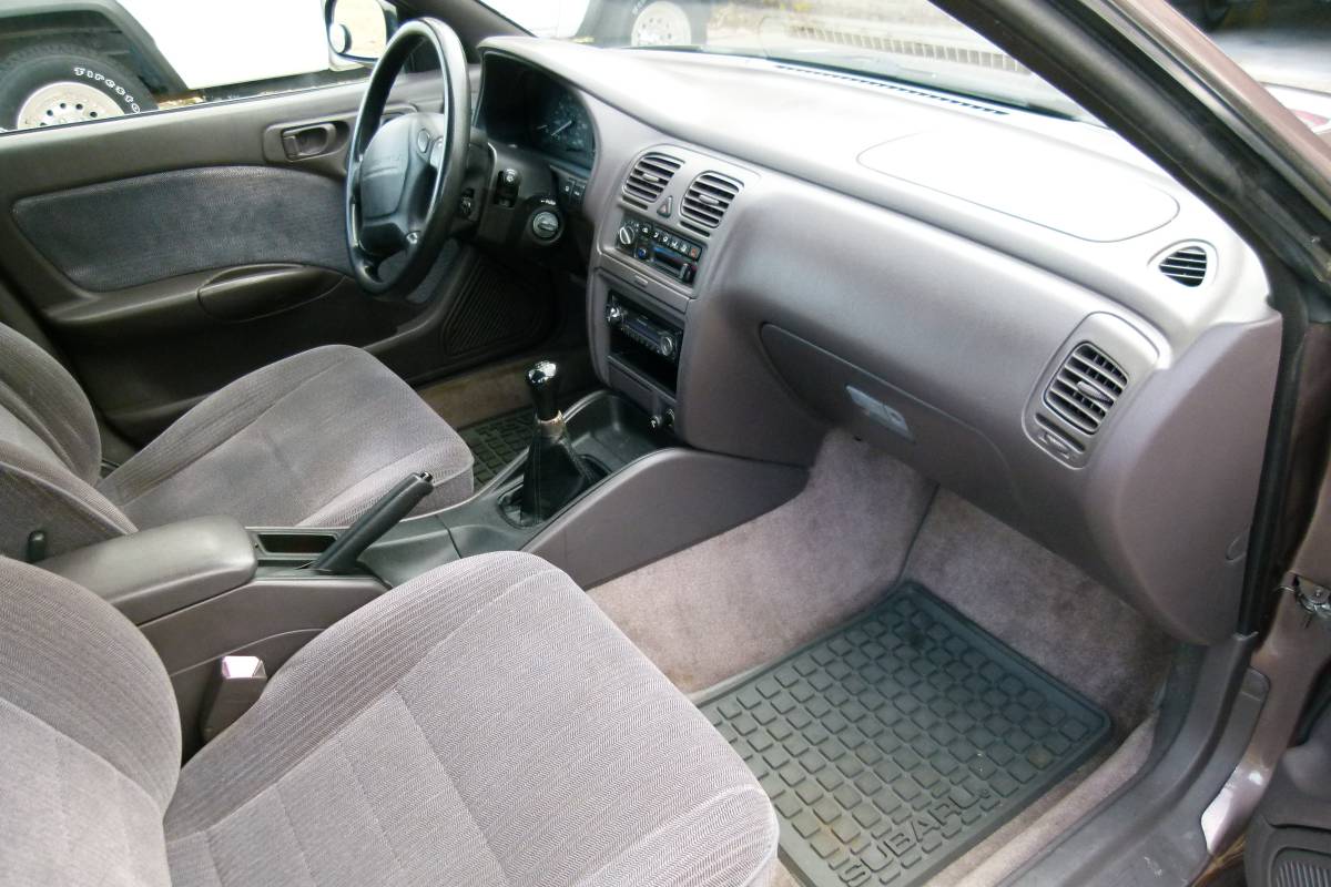 Subaru-1995-brown-7