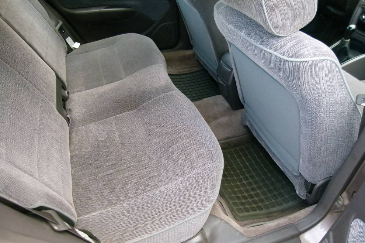 Subaru-1995-brown-8