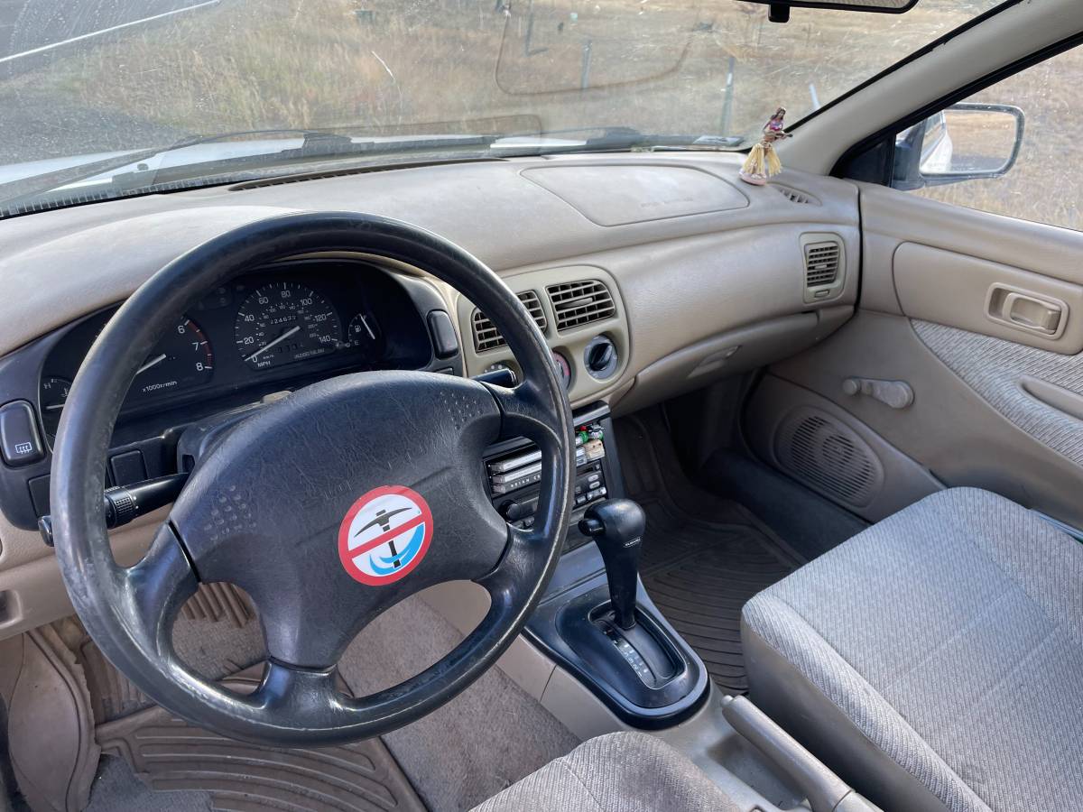 Subaru-impreza-1995-white-5