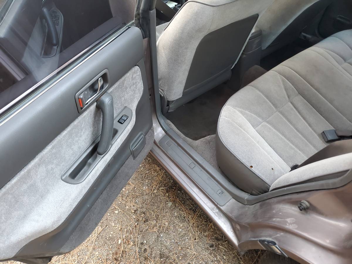Subaru-legacy-1990-3