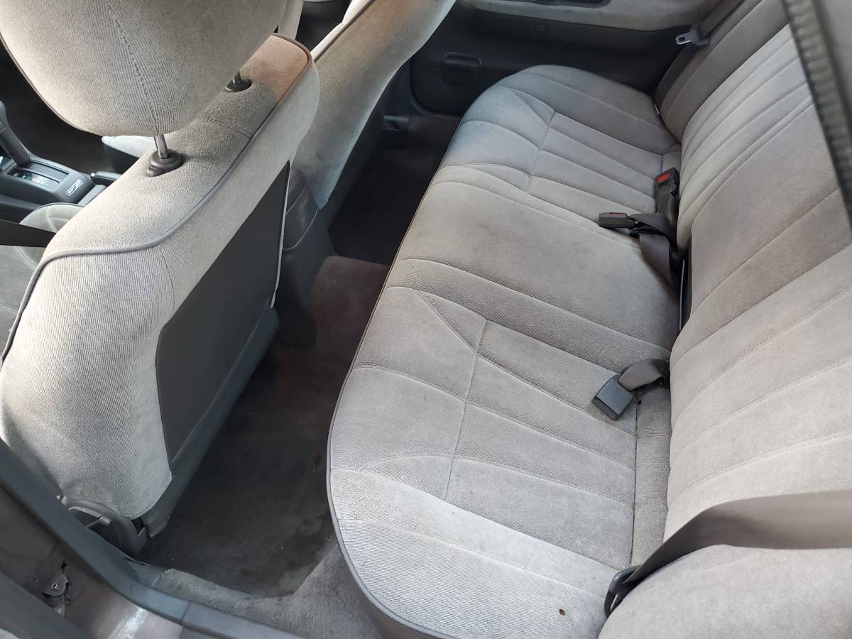 Subaru-legacy-1990-4