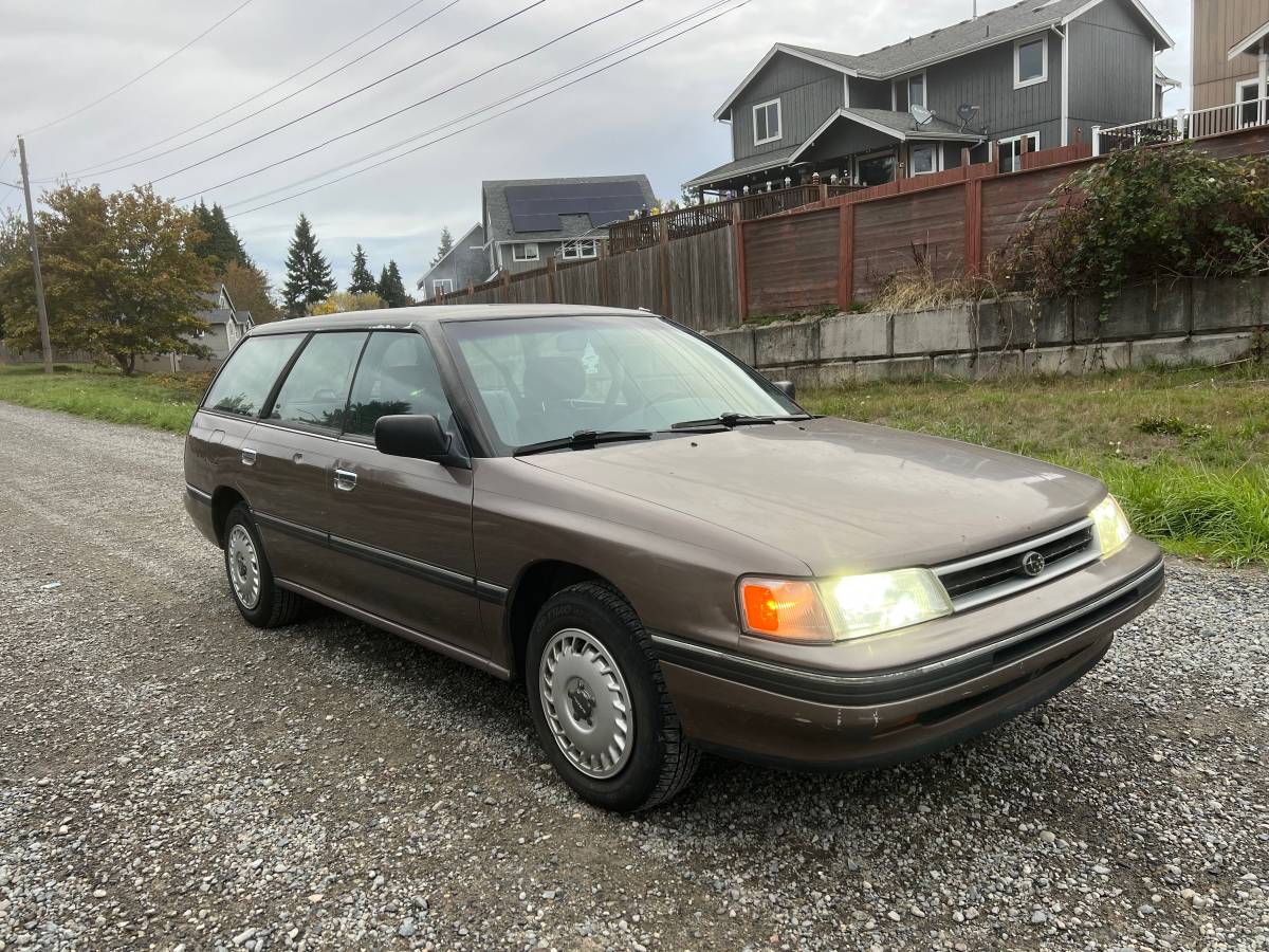 Subaru-legacy-1991-grey-1