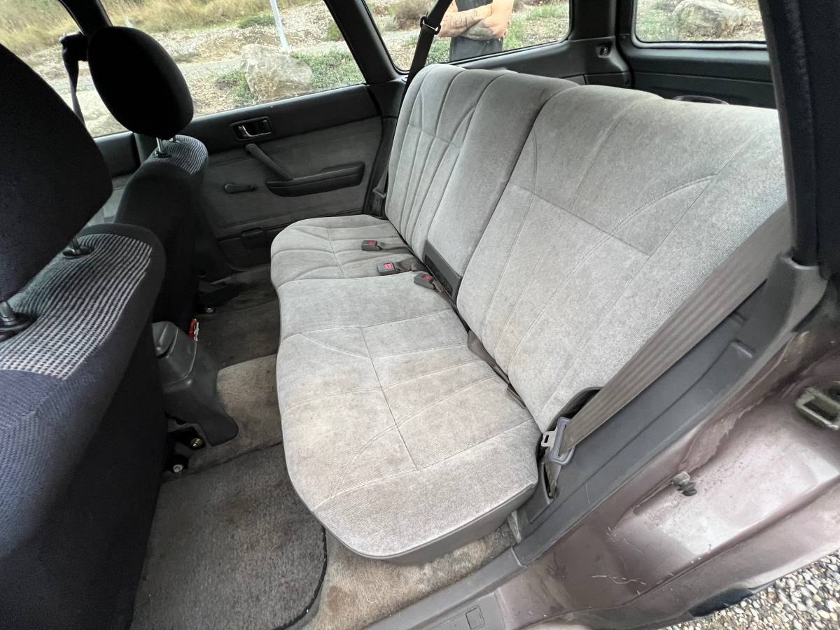 Subaru-legacy-1991-grey-7