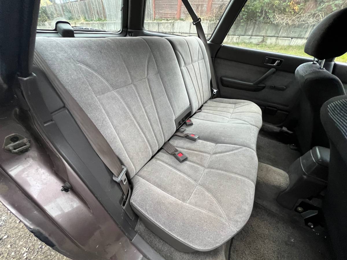 Subaru-legacy-1991-grey-9