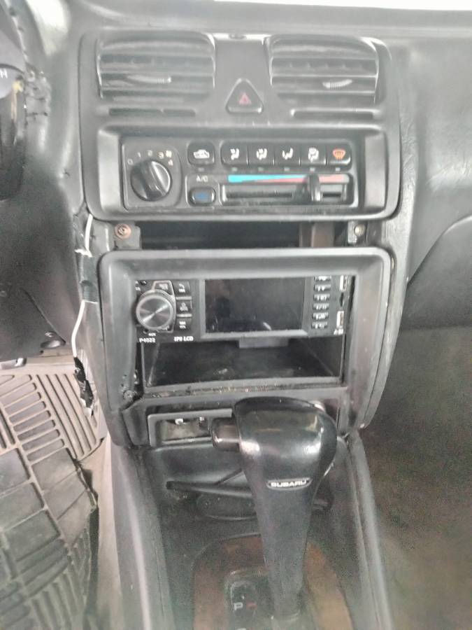 Subaru-legacy-1996-silver-3