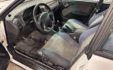 Subaru-legacy-1996-white-17