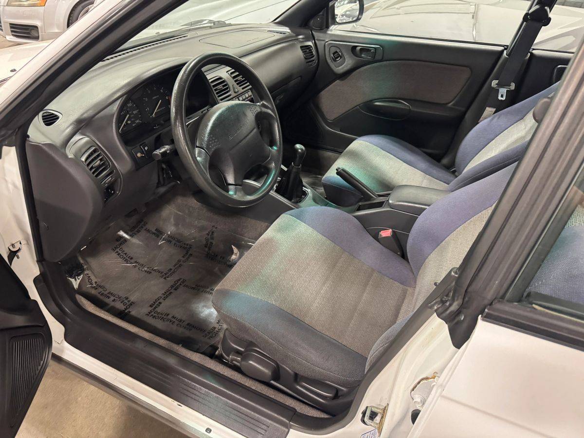 Subaru-legacy-1996-white-17