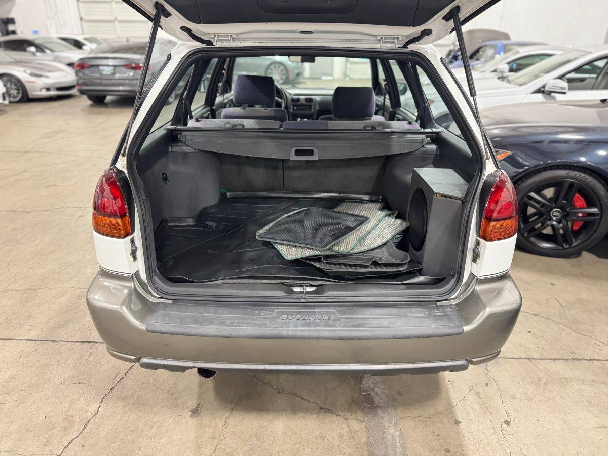 Subaru-legacy-1996-white-4