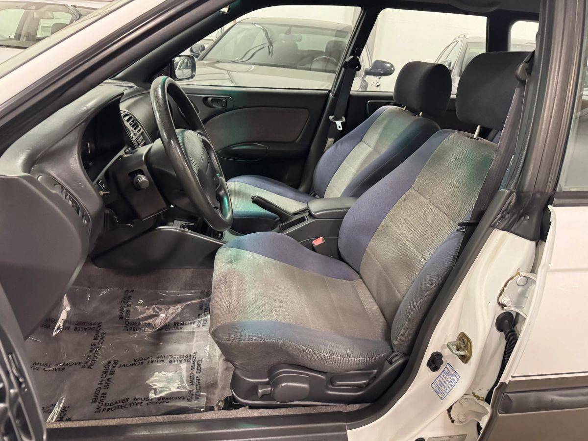 Subaru-legacy-1996-white-7