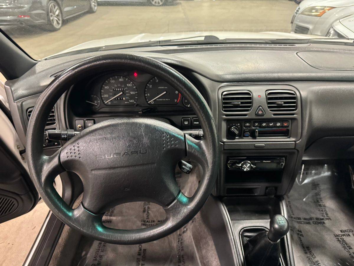 Subaru-legacy-1996-white-8