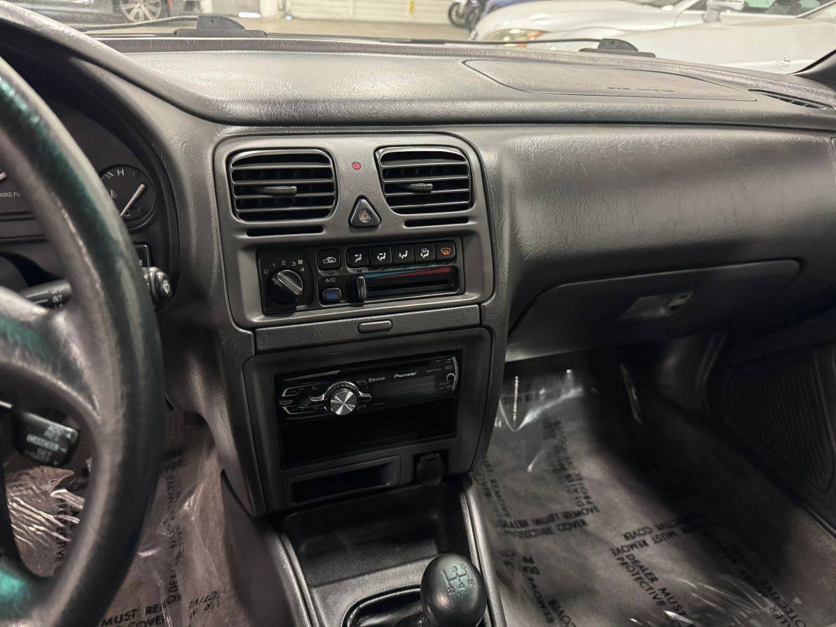 Subaru-legacy-1996-white-9