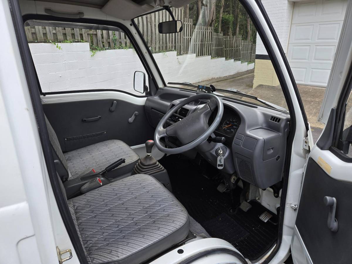 Subaru-sambar-1990-white-3