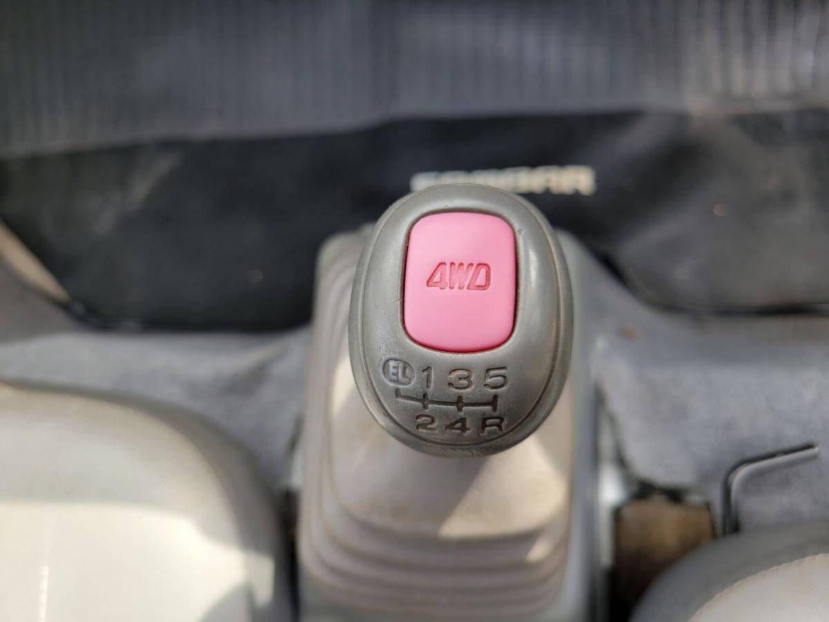Subaru-sambar-1994-white-5