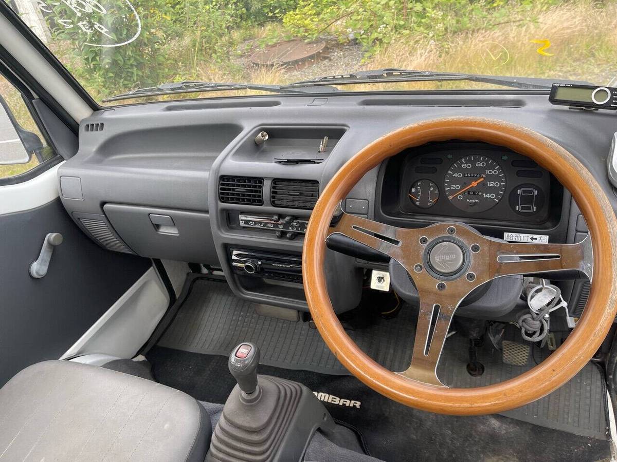 Subaru-sambar-1995-white-4