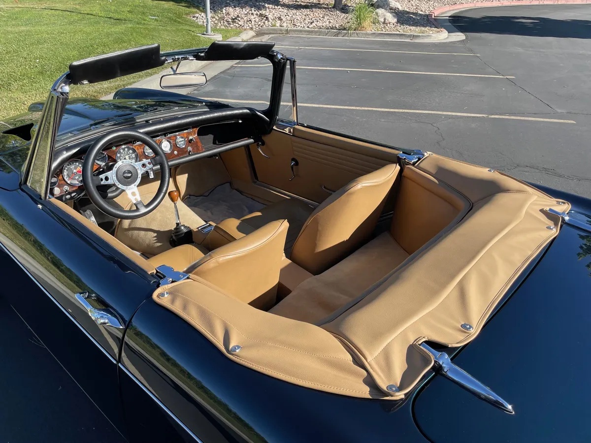 Sunbeam-Tiger-1966-Green-Tan-4