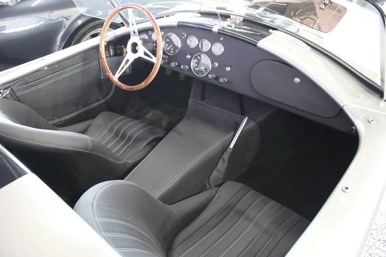 Superformance-Cobra-1965-3