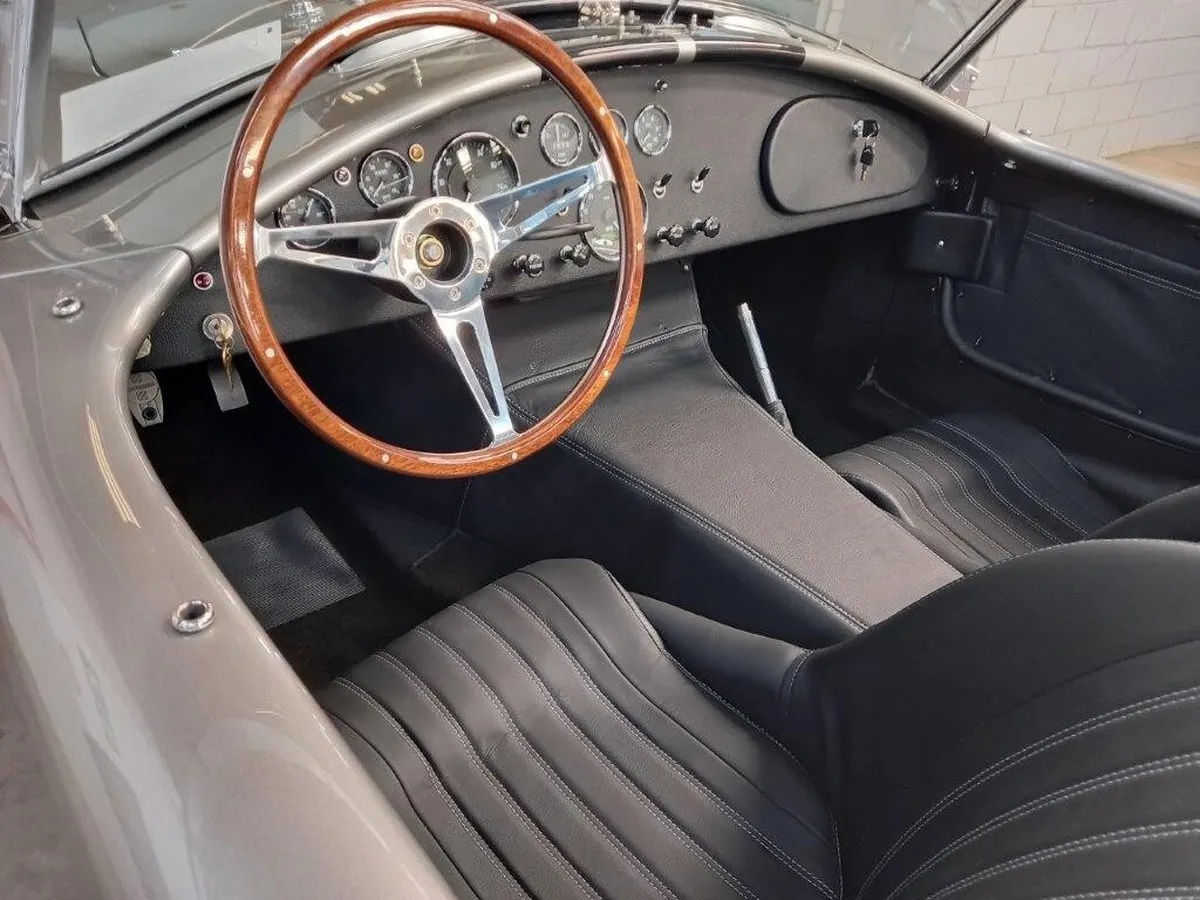 Superformance-Cobra-1965-7