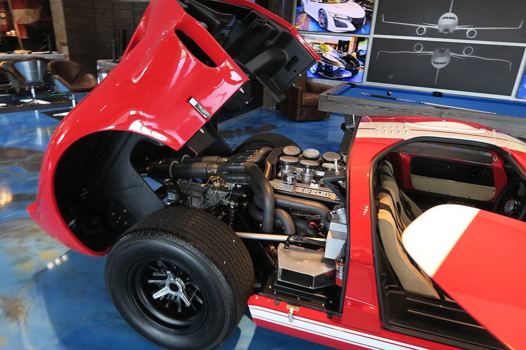 Superformance-gt40-1965-red-90
