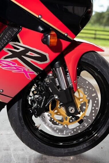 Suzuki-GSX-R-1992-13
