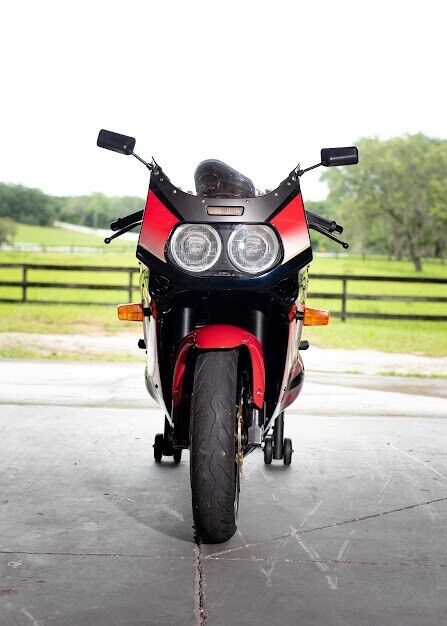 Suzuki-GSX-R-1992-3