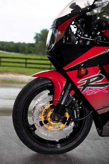 Suzuki-GSX-R-1992-5