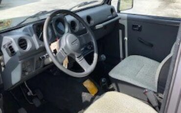 Suzuki-Samurai-1987-Medium-Gray-Metalic-Black-amp-Gray-4
