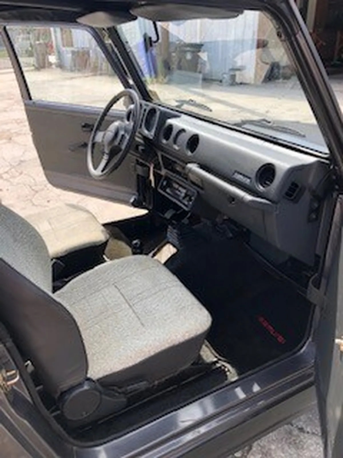 Suzuki-Samurai-1987-Medium-Gray-Metalic-Black-amp-Gray-5