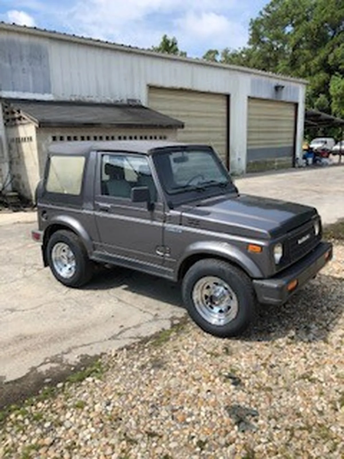 Suzuki-Samurai-1987-Medium-Gray-Metalic-Black-amp-Gray-7