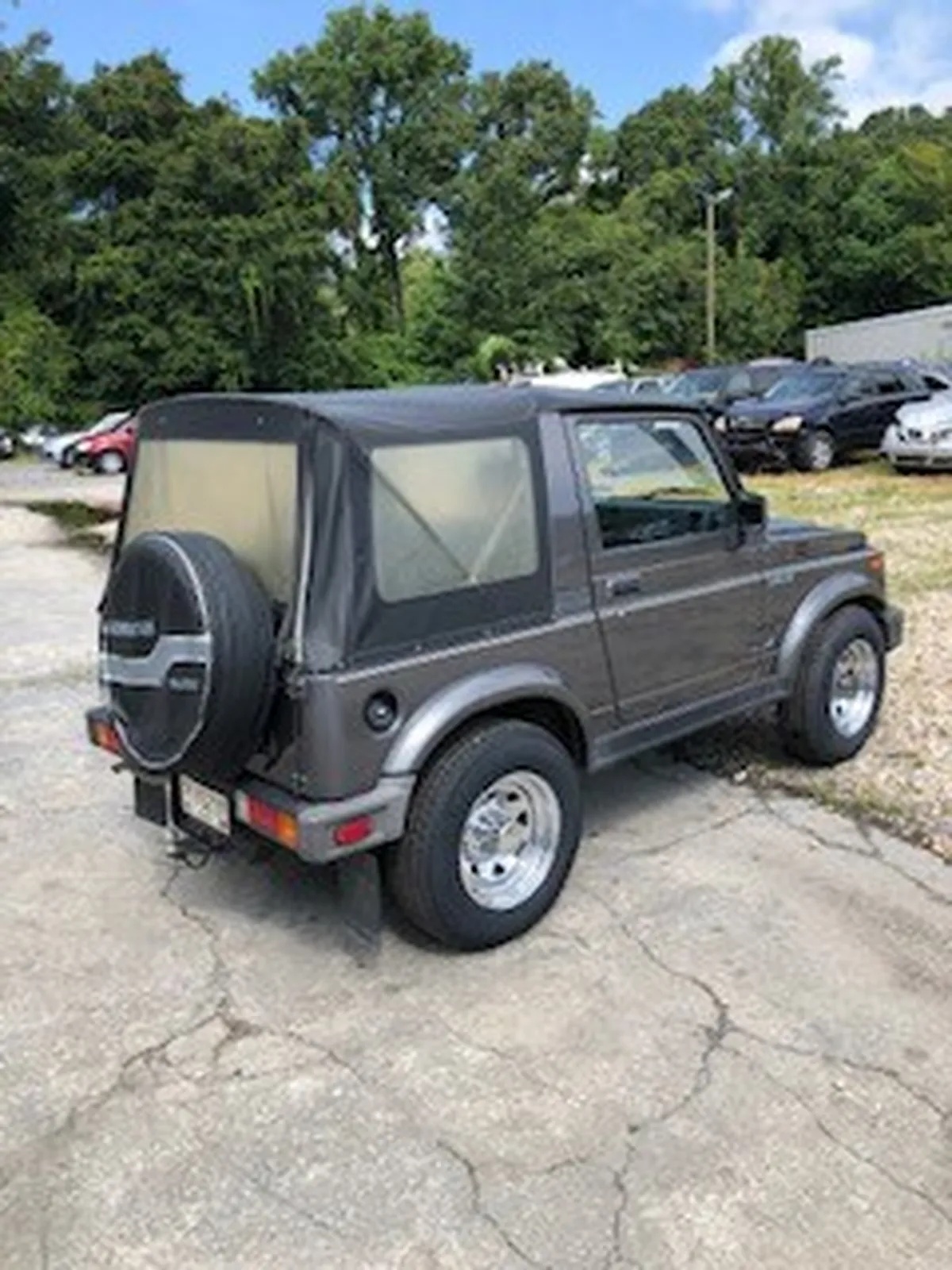 Suzuki-Samurai-1987-Medium-Gray-Metalic-Black-amp-Gray-8