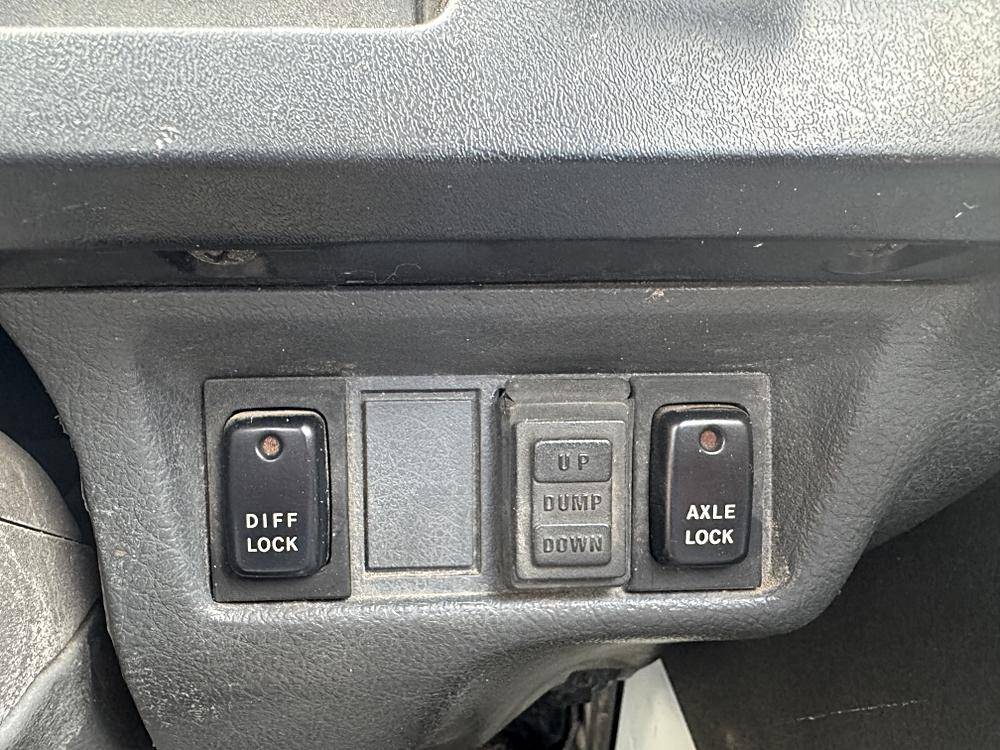 Suzuki-carry-dump-4x4-1992-white-9